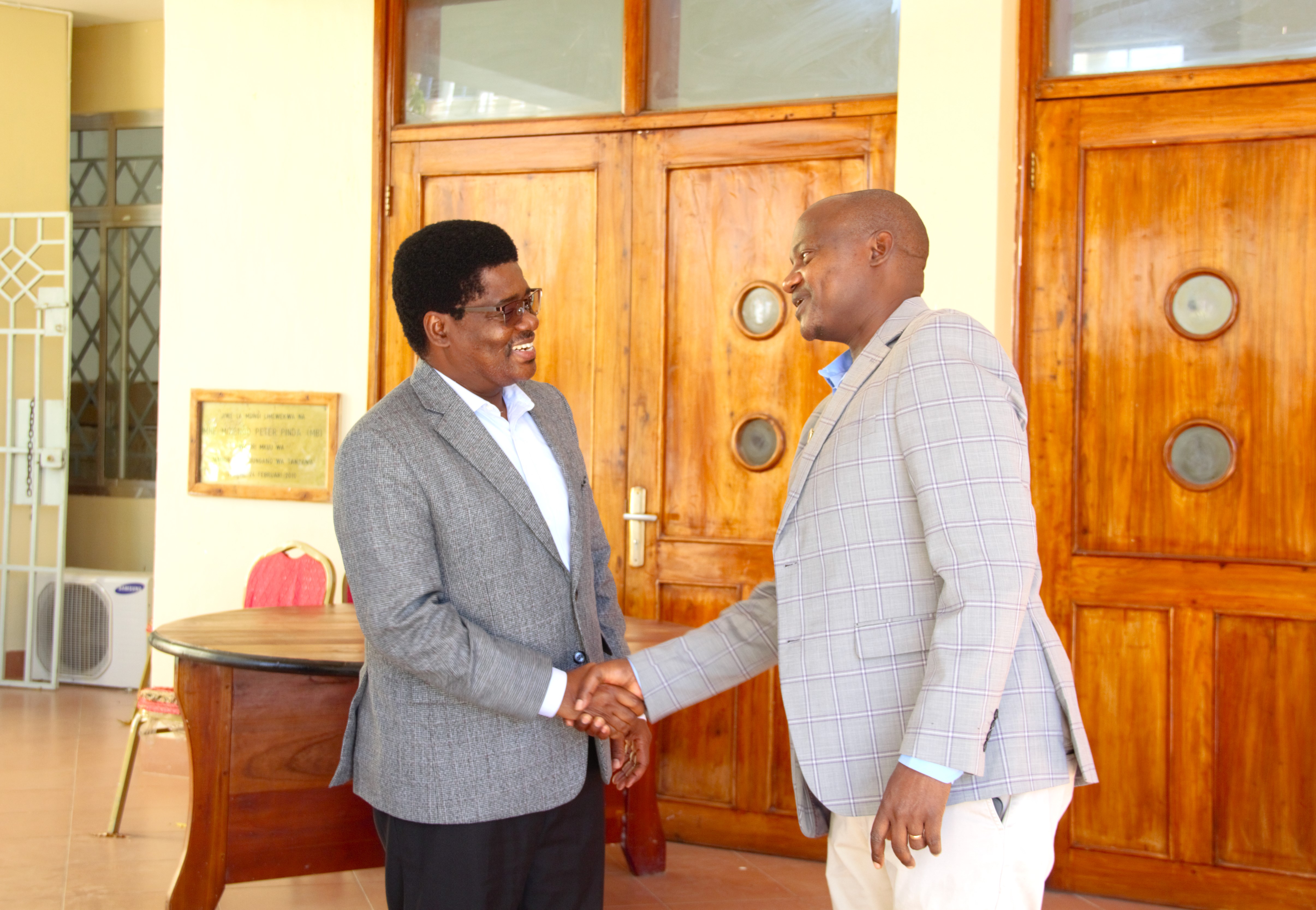 DKT. MBOYA AMPOKEA NAIBU KATIBU MKUU WIZARA YA MAMBO YA NDANI YA NCHI, WATILIA MKAZO USHIRIKIANO KATI YA SERIKALI NA VYOMBO VYA USALAMA.