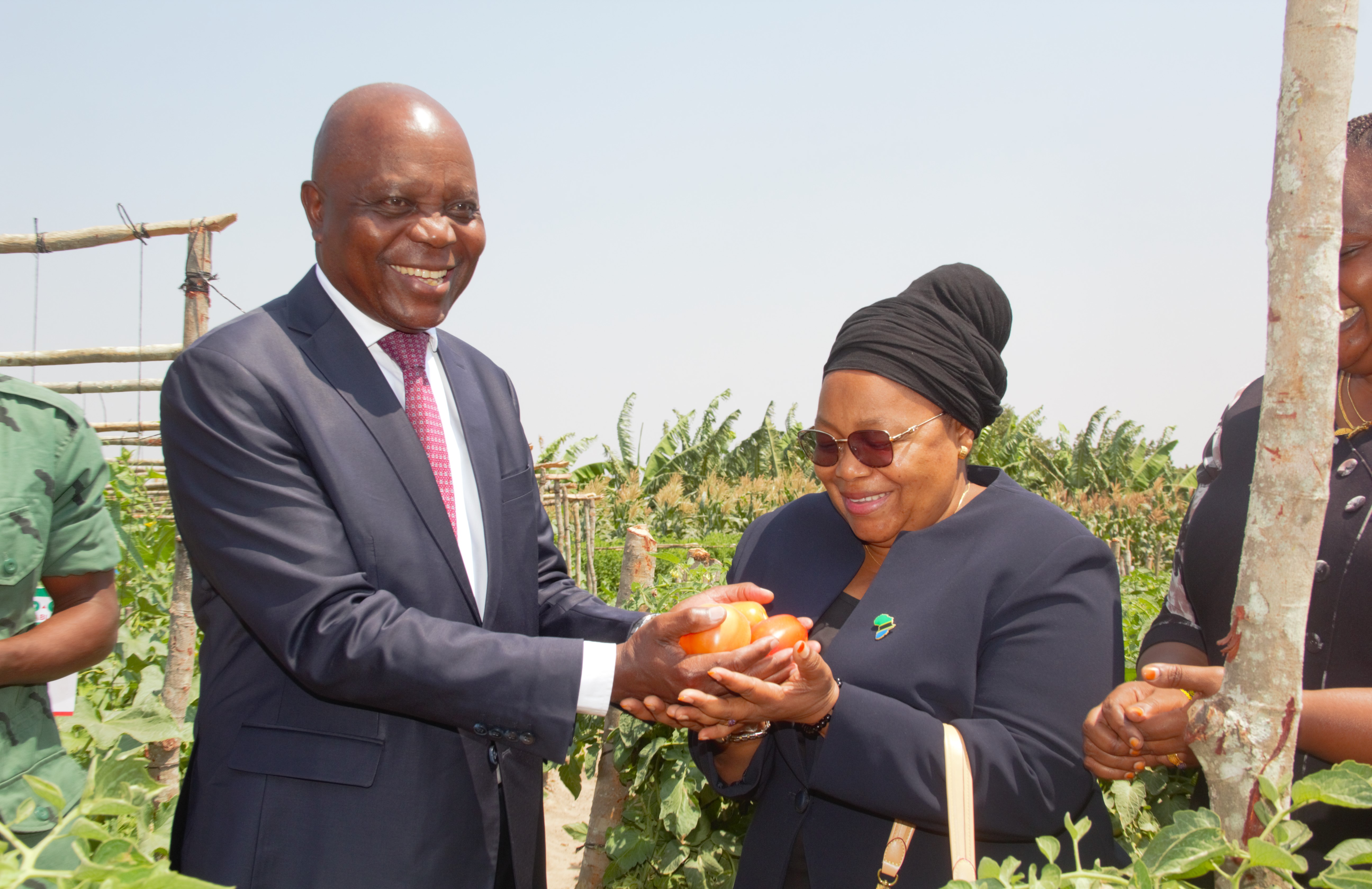 BALOZI SIRRO AFUNGUA MAONESHO YA NANENANE KANDA YA MAGHARIBI; AAGIZA BEI ELEKEZI YA MBOLEA IZINGATIWE, WATAALAMU WAWAFIKIE WAZALISHAJI UWANDANI